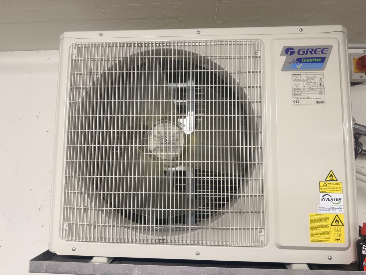 Heizgeräte: Wärmepumpe  – Gebraucht aus Oberarth von hus_r8h9 1