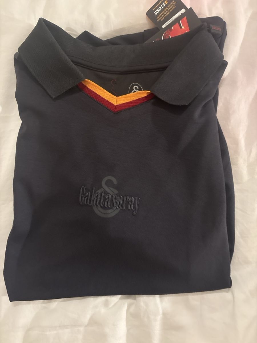 Polo-Shirts: Galatasaray Polo – Neu und originalverpackt aus Riehen von ebr_y8gq 2