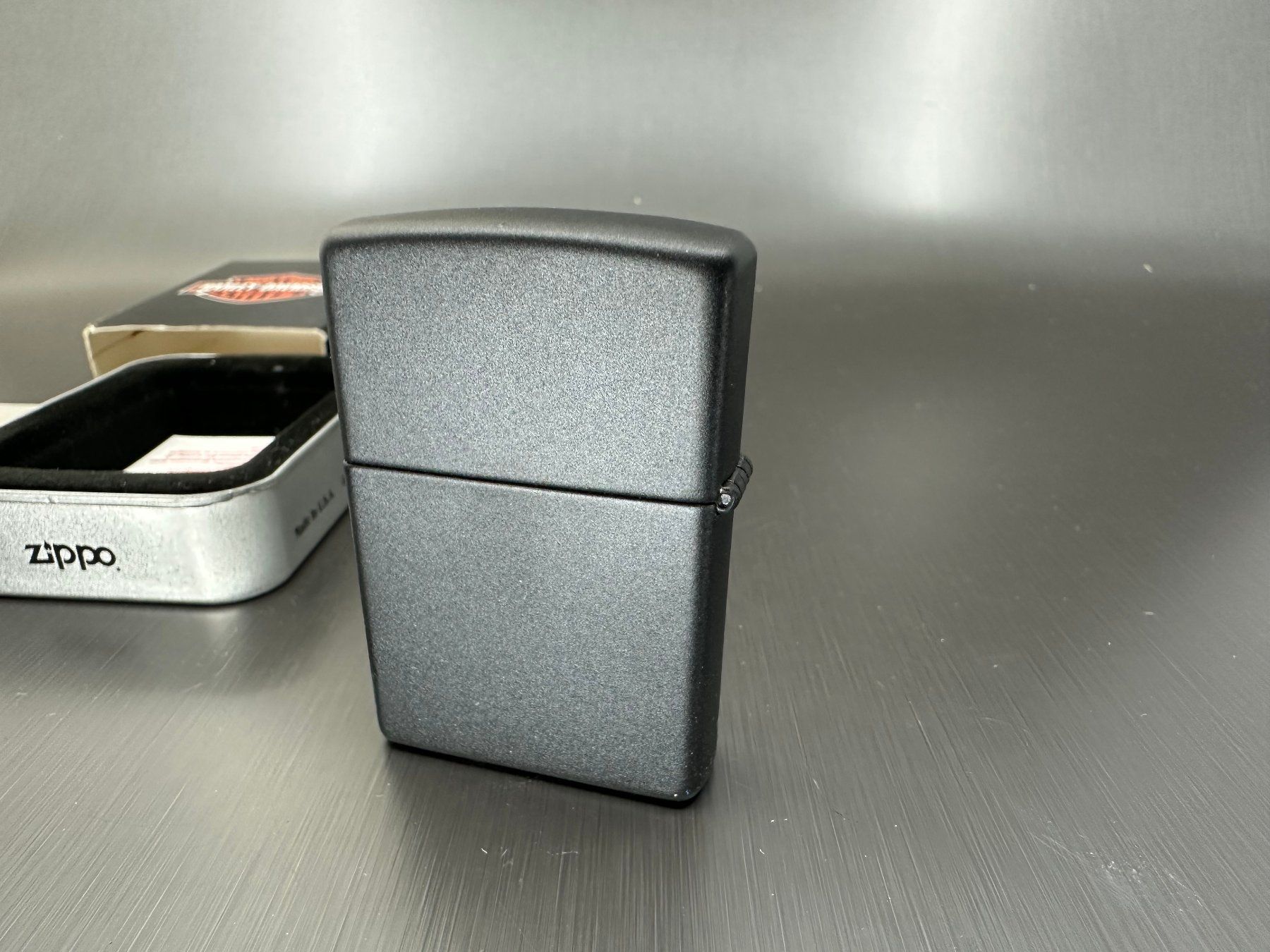 Zippo Accendini: Zippo Harley Davidson, Schwarz Orange Harley Stripe – Nuovo (secondo la descrizione) da Arisdorf venduto da Liquidus 2