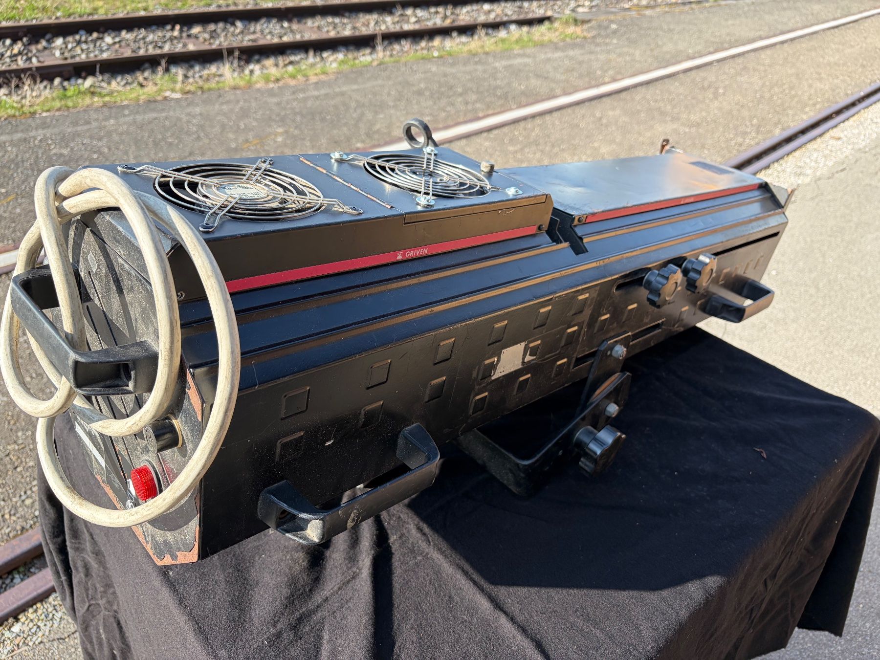Lampade: Verfolgungsscheinwerfer 2000 Watt, Griven – Usato da winterthur venduto da Grami1 1