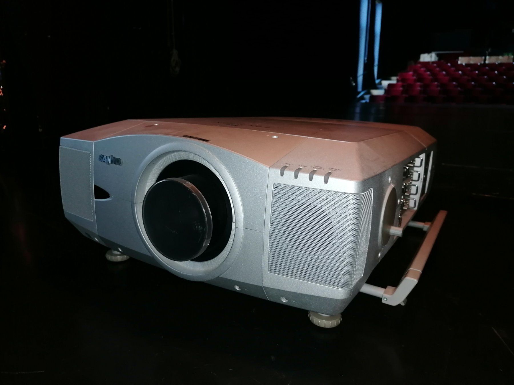Sanyo Proiettori: Beamer SANYO plc xf45 – Usato da Bellinzona venduto da fan_tc7f