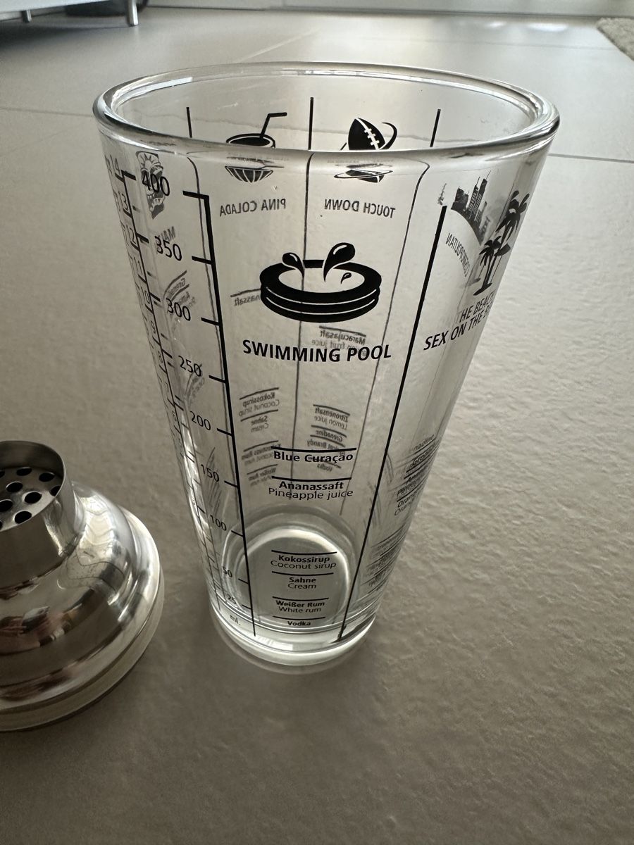 Küchengeräte: Cocktail-Shaker-Set mit Messbecher und Rezepten – Gebraucht aus Berg SG von tob_5gnj 1