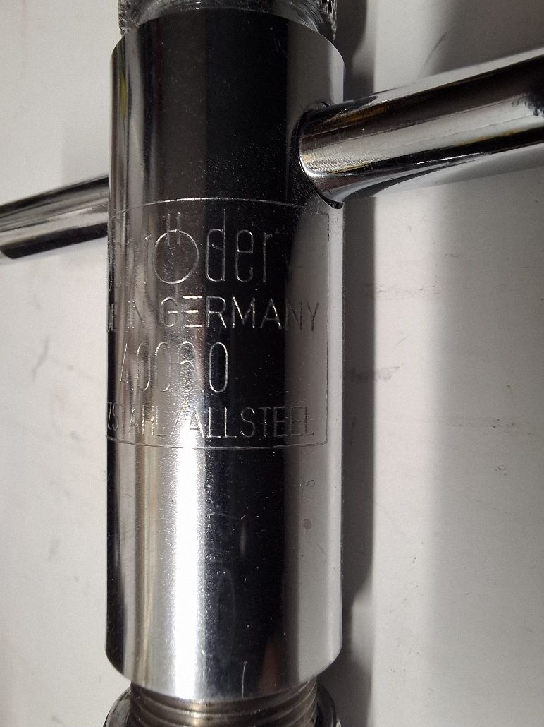 Tutti gli attrezzi: Halter für Gewindebohrer, -schneider – Usato da St. Gallen venduto da Plunder64 3