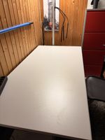 Schreibtisch weiss Metallgestell 160x80cm guter Zustand