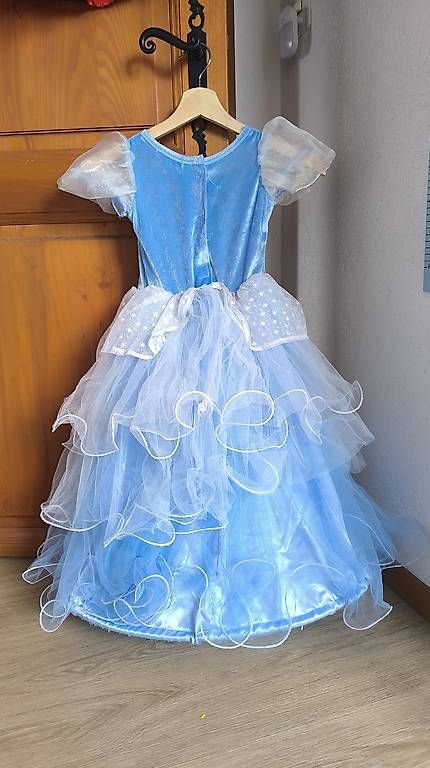 Très belle robe de princesse Dysney 5/6 and (D'occasion) à Courfaivre ...