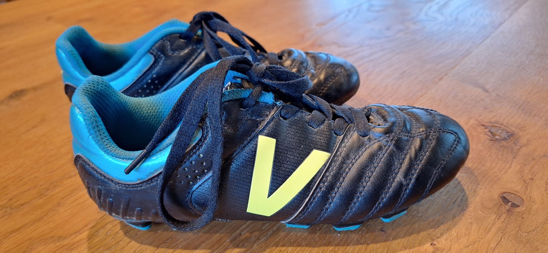 Victory Scarpe per ragazzi: Fusballschuhe Victory Gr.35 – Usato da Wil SG venduto da zugersee1980 1