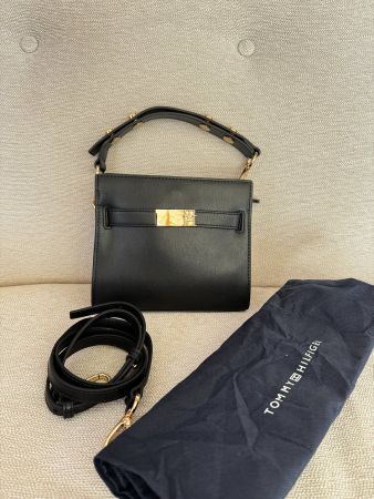 Tommy Hilfiger Handtasche schwarz-gold