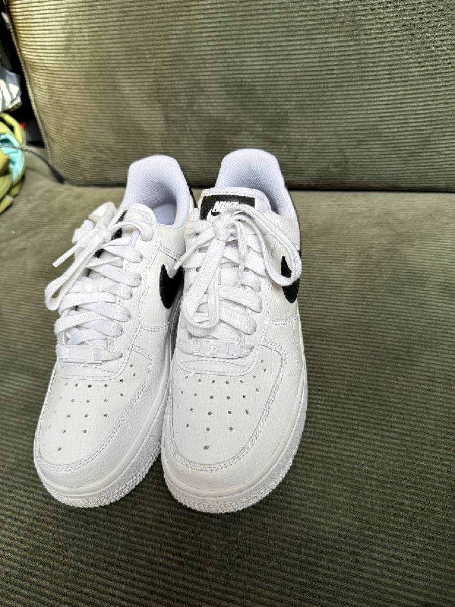 Scarpe da uomo: Nike Air Force 1, pristine white sneakers – Usato da Zollikerberg venduto da Sergej_12