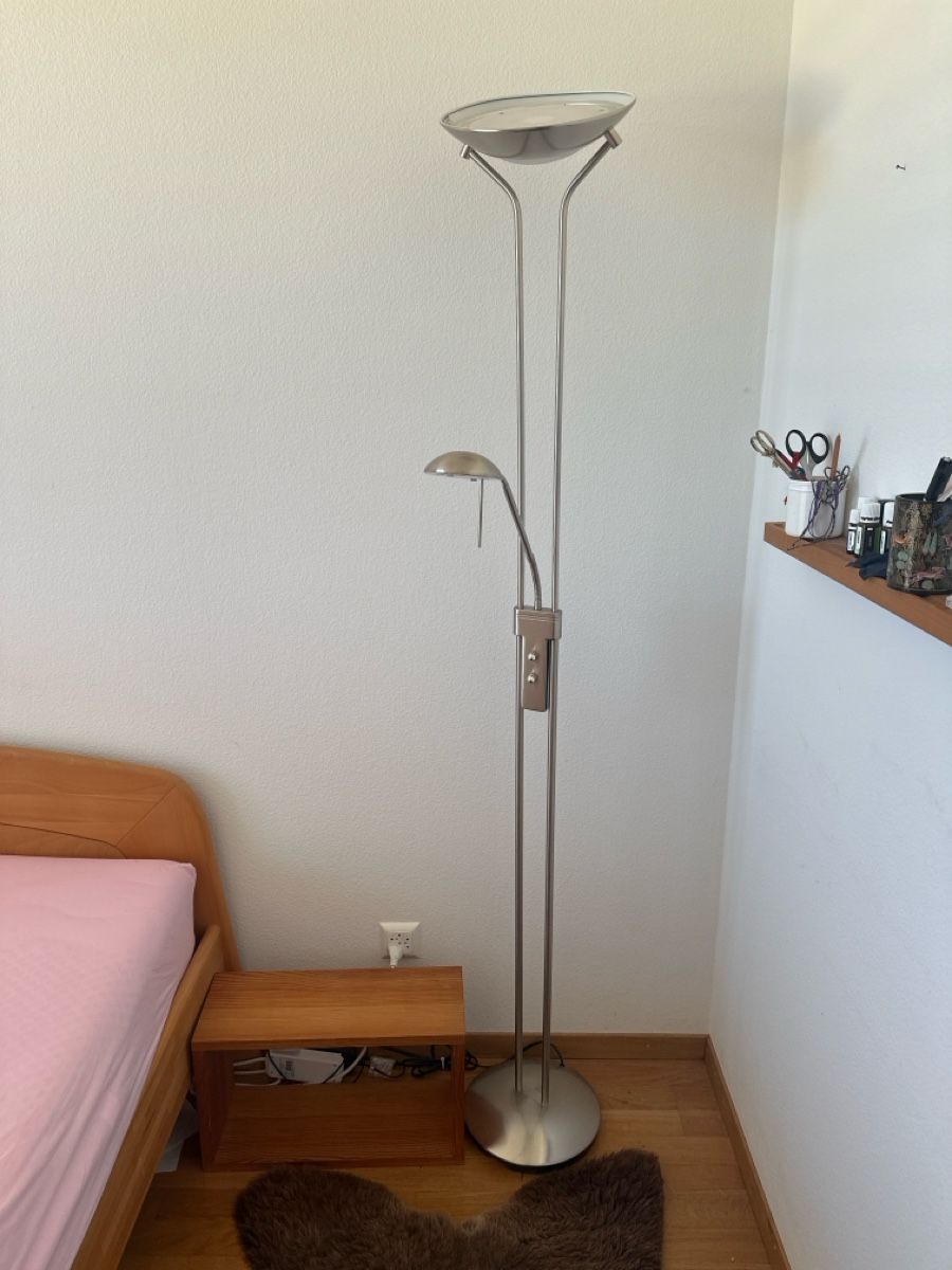 Lampes: Stehlampe – D'occasion à Wetzikon ZH par s.ochsner