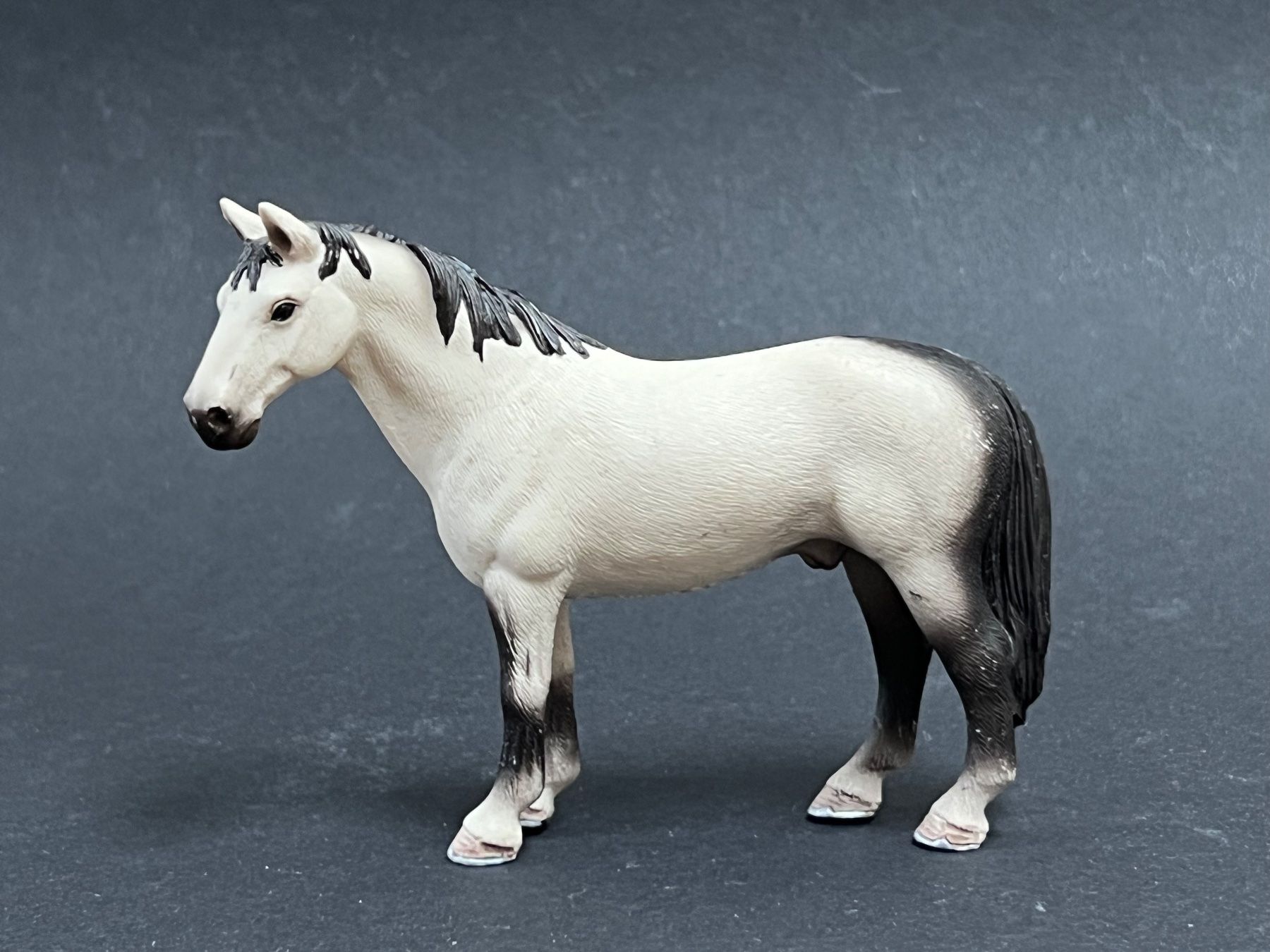 Schleich Figuren: Schleich Hannoveraner Hengst Pferd – Gebraucht aus Ennetbaden von mapa05