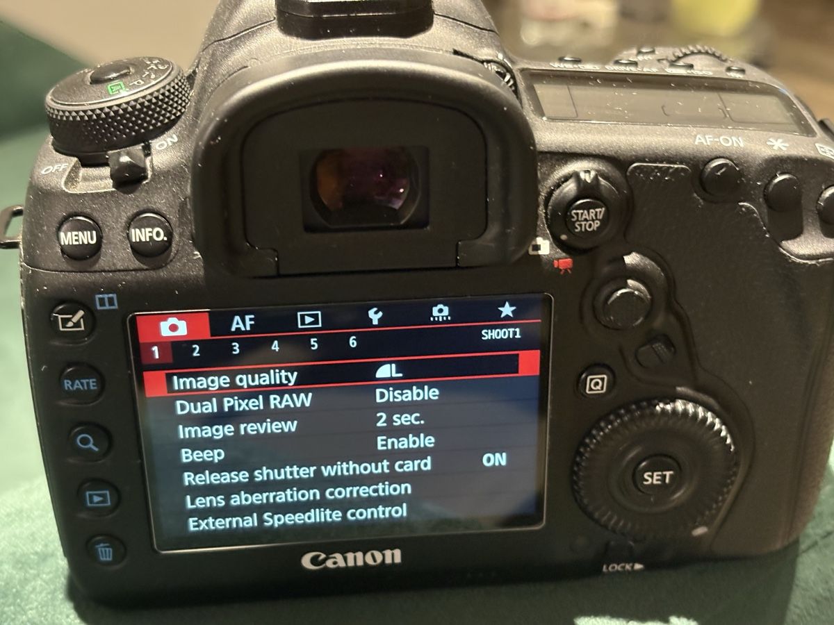 Canon Appareil photo: Canon EOS 5D Mark IV  – D'occasion à Wettingen par den_x2qq 6