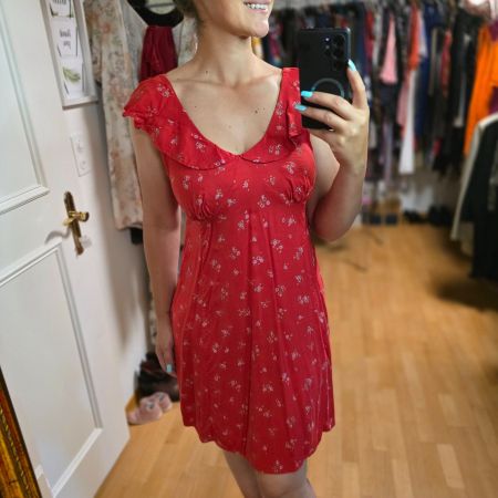 Sommerliches Kleid mit Blumenmuster, Grösse 38/40 Rot