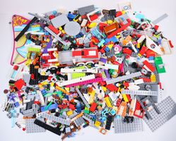 1.5 kg. Legoteile mit Minifiguren