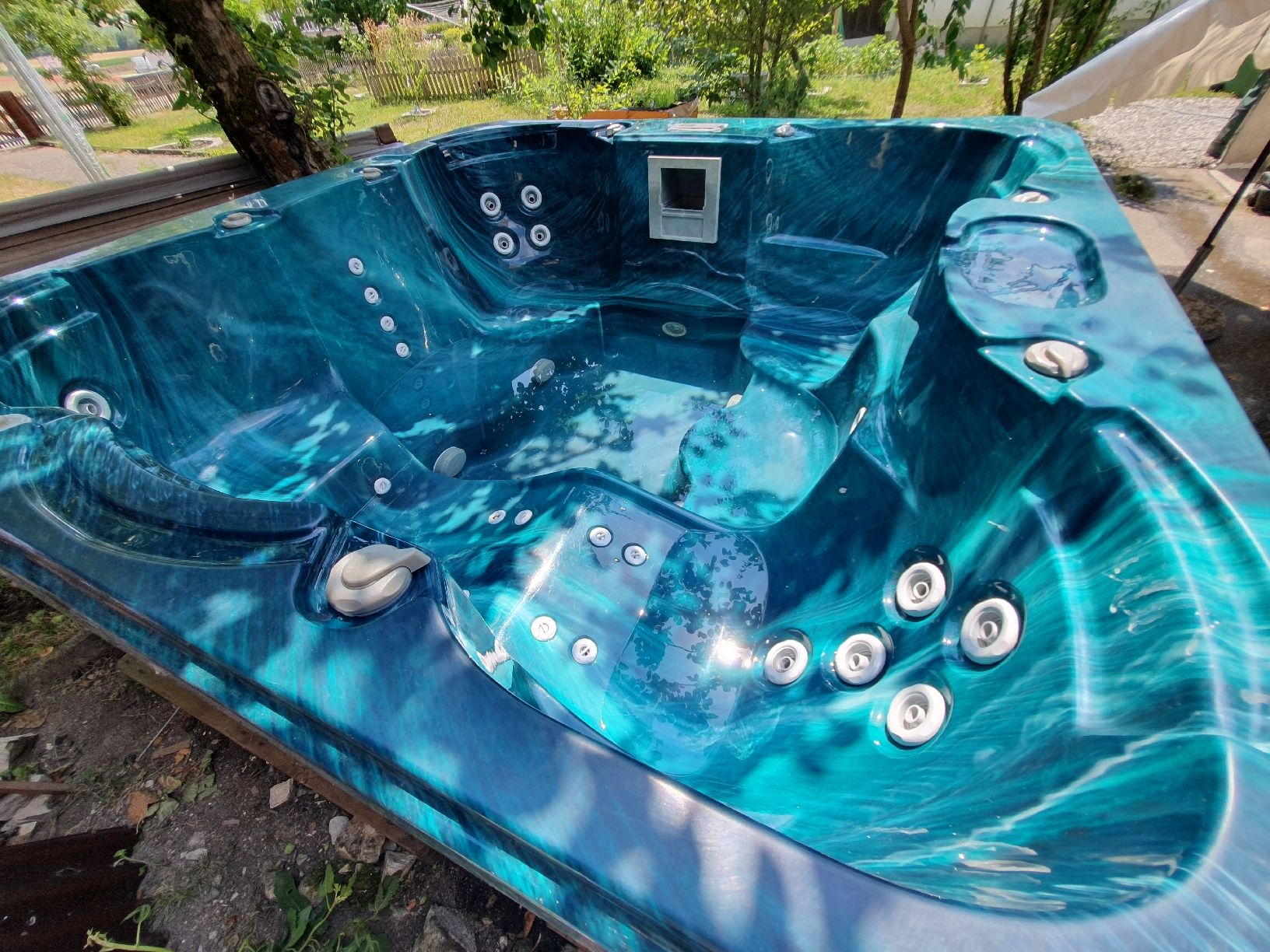 Bains à remous: Whirlpool 220x220x103cm  – Défectueux à Matzendorf par Scoop0 2