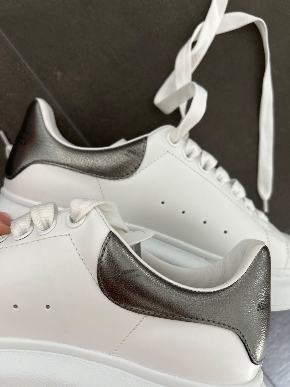Alexander Mcqueen Chaussures femmes: Original Alexander McQueen Schuhe Gr. 37 metallic silber – Neuf (Voir description) à Itingen par ella308874 6