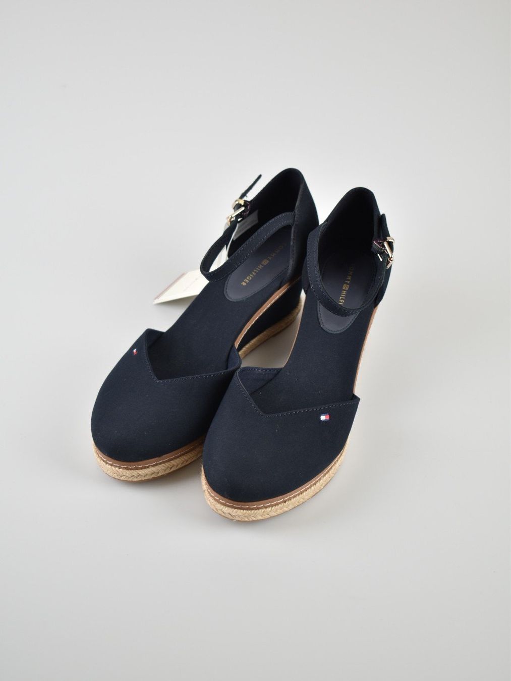 Tommy Hilfiger Scarpe da donna: Tommy Hilfiger Basic Closed Toe Mid Wedge Espadrilles, Gr.42 – Nuovo (secondo la descrizione) da Nürensdorf venduto da 2ND_STORY