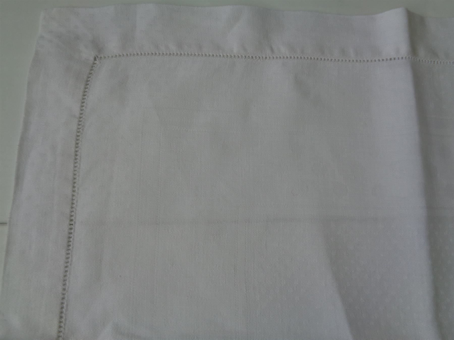 Servietten: 3 kl. Tischdecken ca. 67 x 66 cm.Vintage oder Servietten – Gebraucht aus Chur von omonia 3