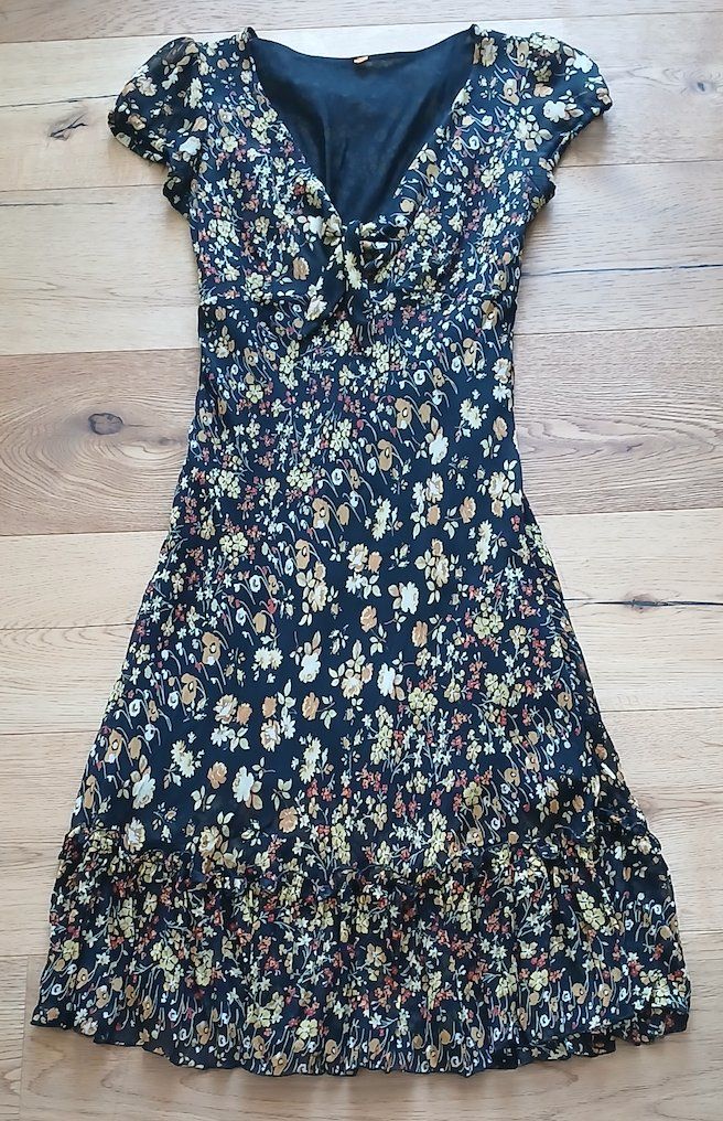 Robes et jupes: Vestito nero a fiori – D'occasion à Baar par fla_v78d