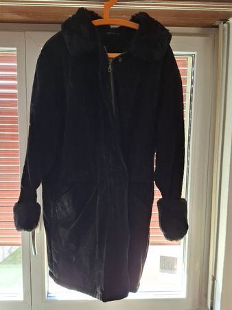 Elegante giacca invernale in pelle scamosciata nera