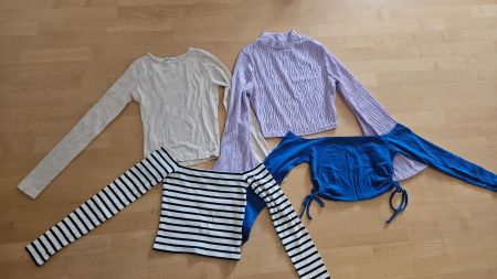 Set aus 4 Langarm-Shirts, Grösse XS (eher gross) und S