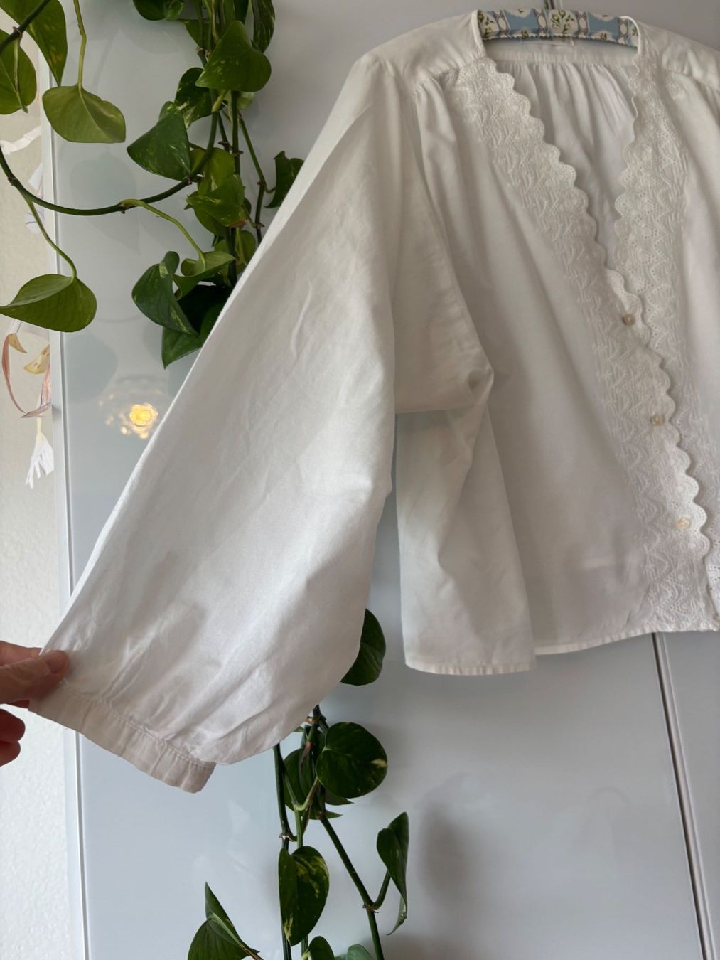 Mango Camicette: MANGO Bluse mit Lochstickerei Gr. M – Usato da Zürich venduto da missmodernage 3