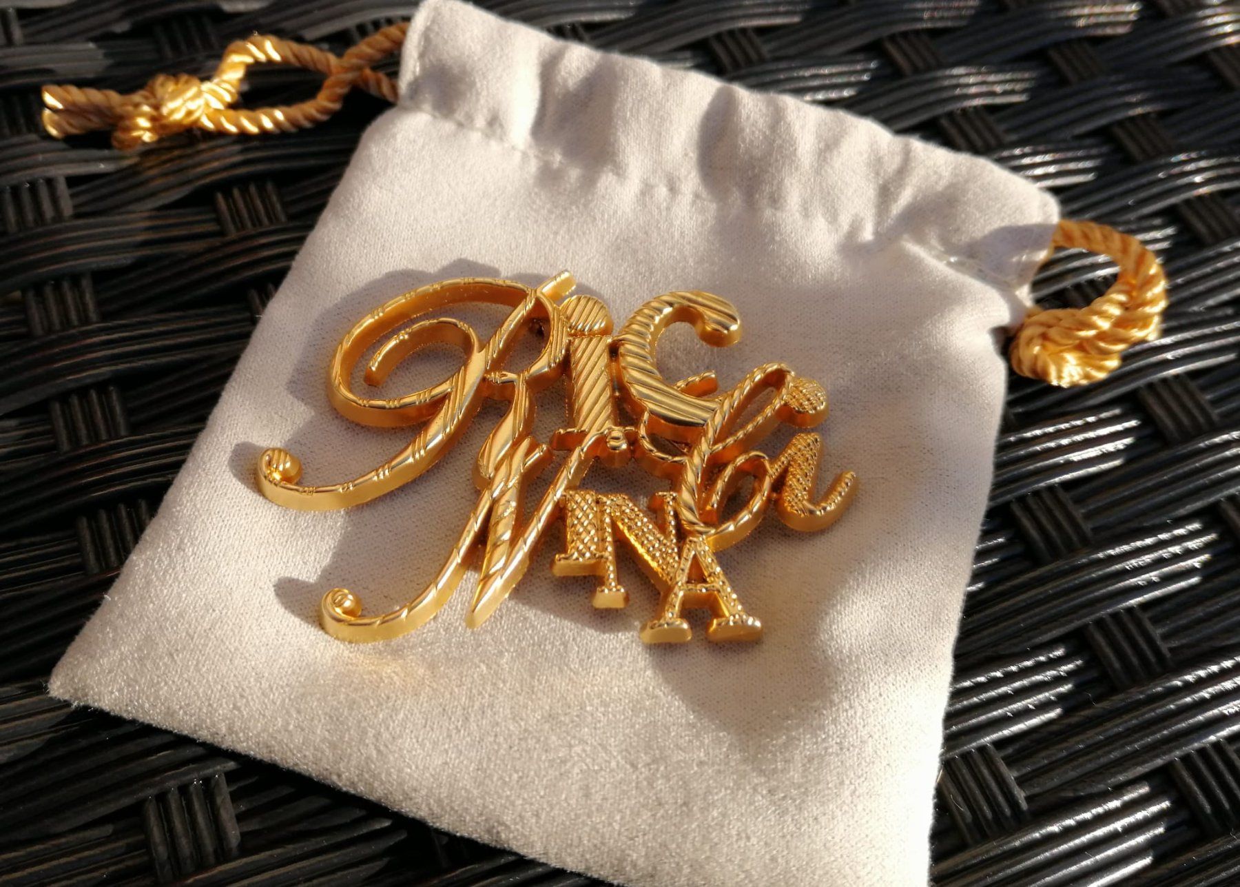 Nina Ricci Spille & Fermagli: Brosche Original  Logo von Nina Ricci – Usato da Winterthur venduto da Jopf1 2