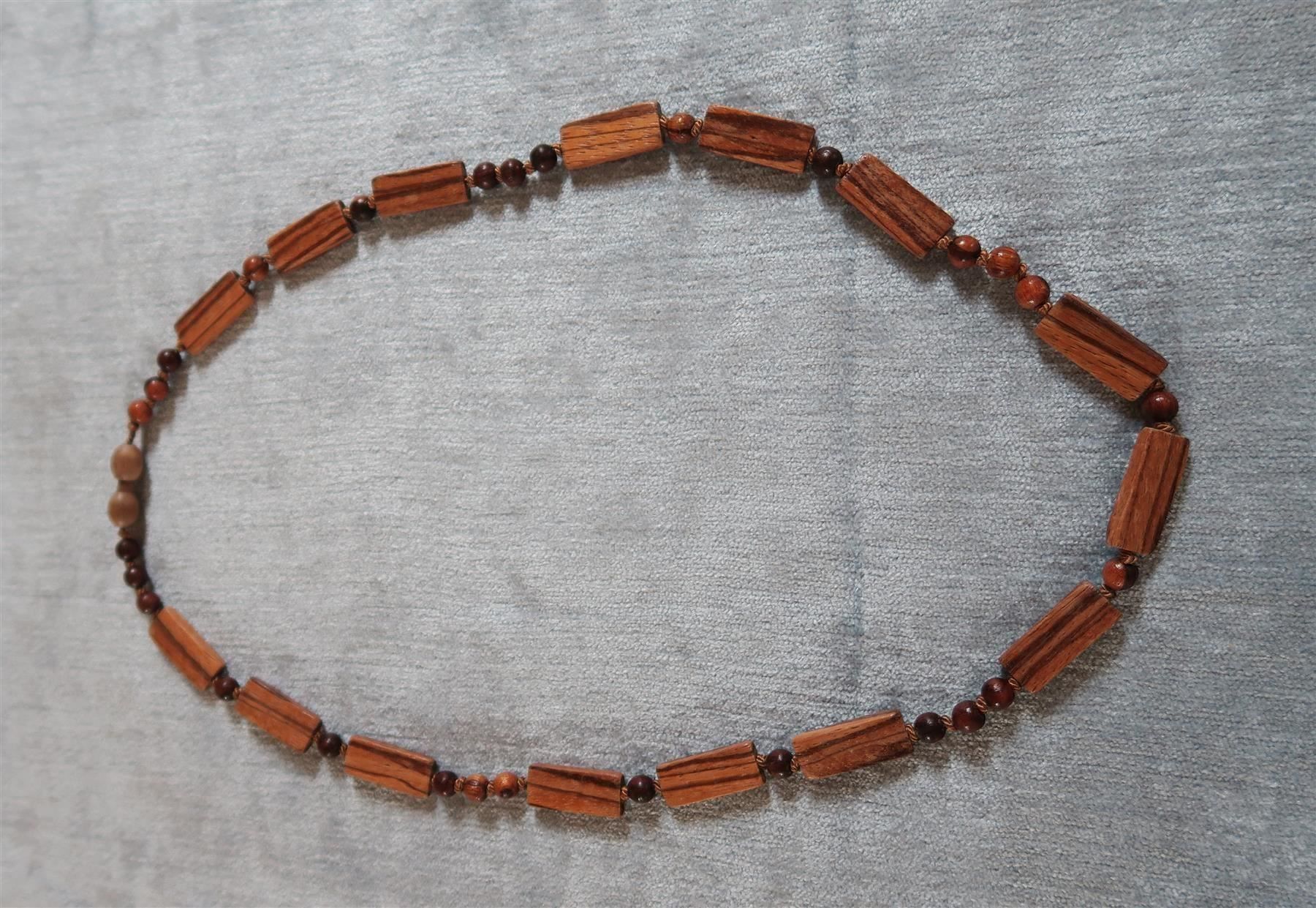 Catenine: Perlenkette aus Holz – Usato da Brittnau venduto da marlenestone 2