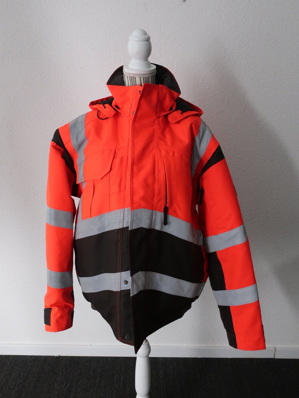 Jacken: MASCOT Workwear Warnschutzjacke – Gebraucht aus Volketswil von brockipfannenstil