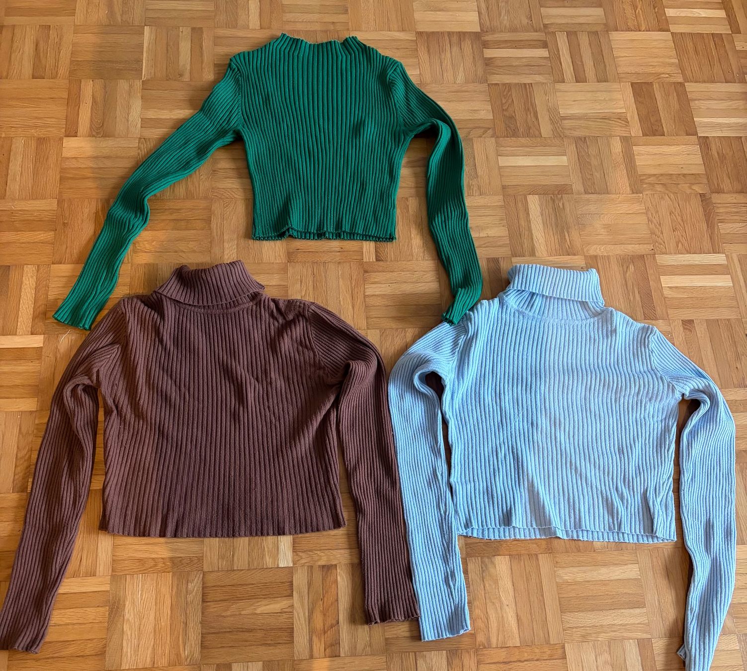 Pullover & Sweatshirts: 3 Damen Pullover, Gr. S – Gebraucht aus Adliswil von Myxin