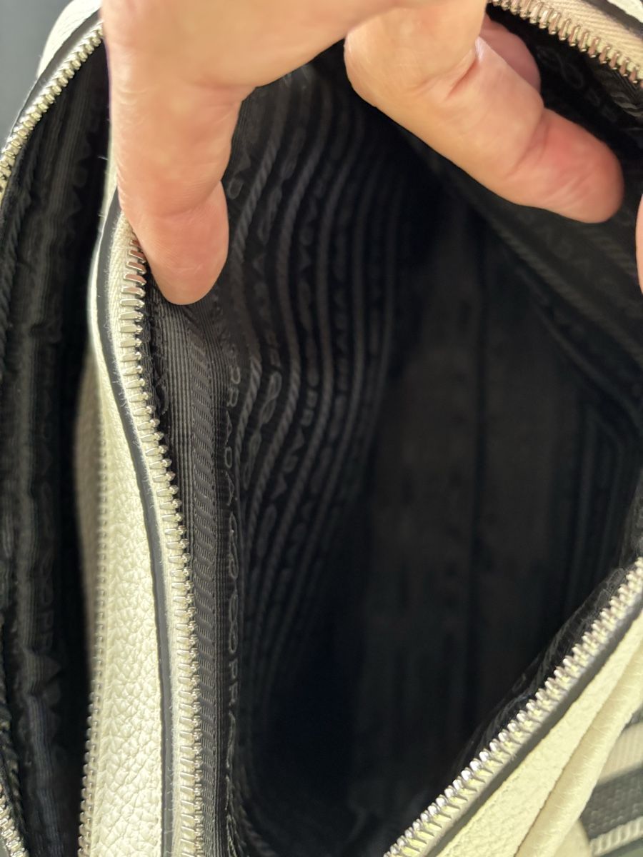 Prada Borse da donna: Prada Flou Crossbody Bag White – Nuovo (secondo la descrizione) da Biel/Bienne venduto da Eiskristall08 3