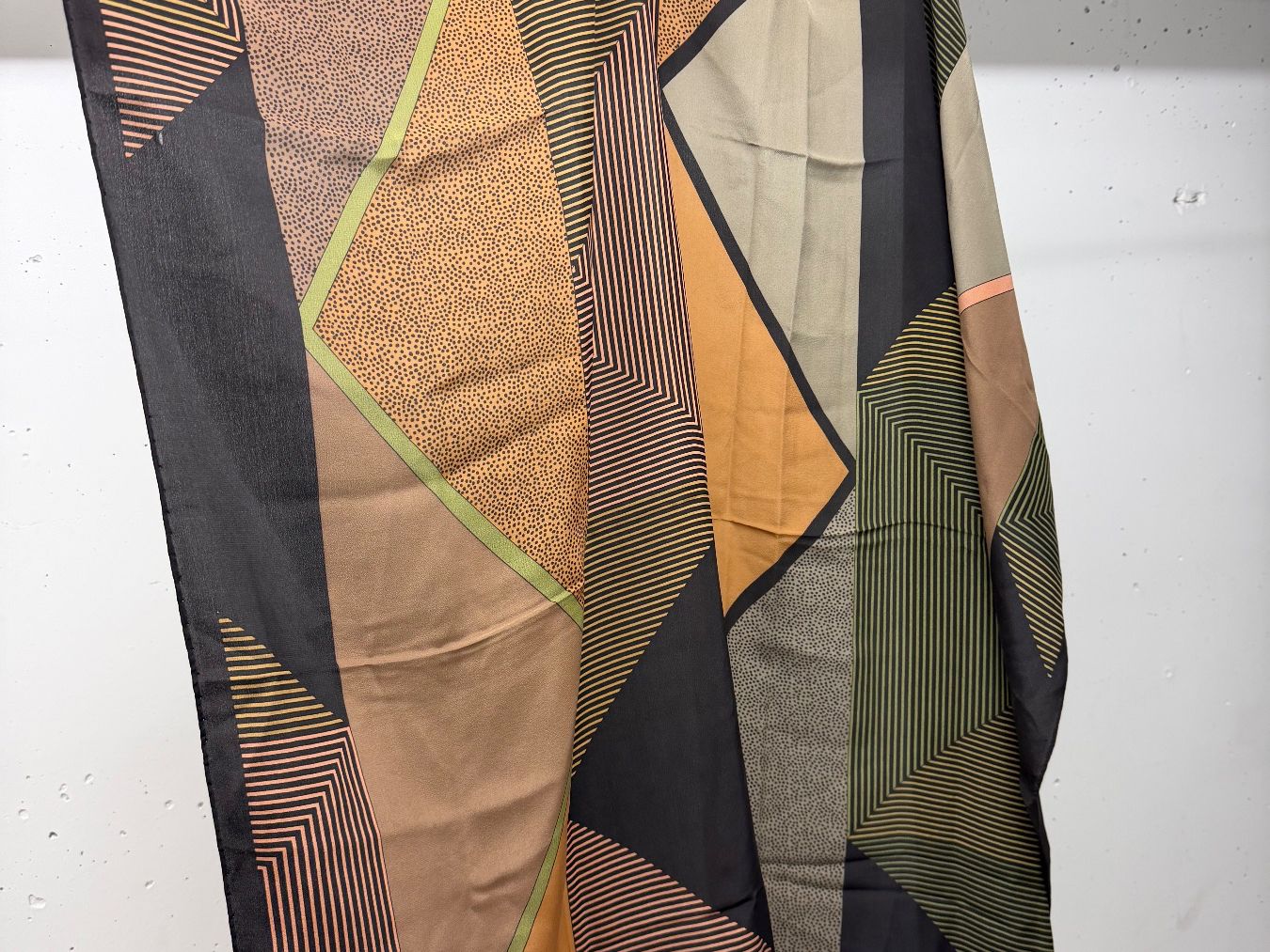 Foulard & Sciarpe: Seidenschal – Usato da Sennhof venduto da Johnbest 3
