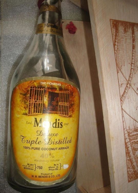 Bottiglie: Mendis Deluxe Coconut Arrack Sri Lanka Ceylon Ceylan Bottle – Usato da Genève venduto da Cockattoo 3