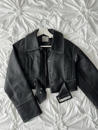 Kunstlederjacke mit weissen Nähten - Grösse 32