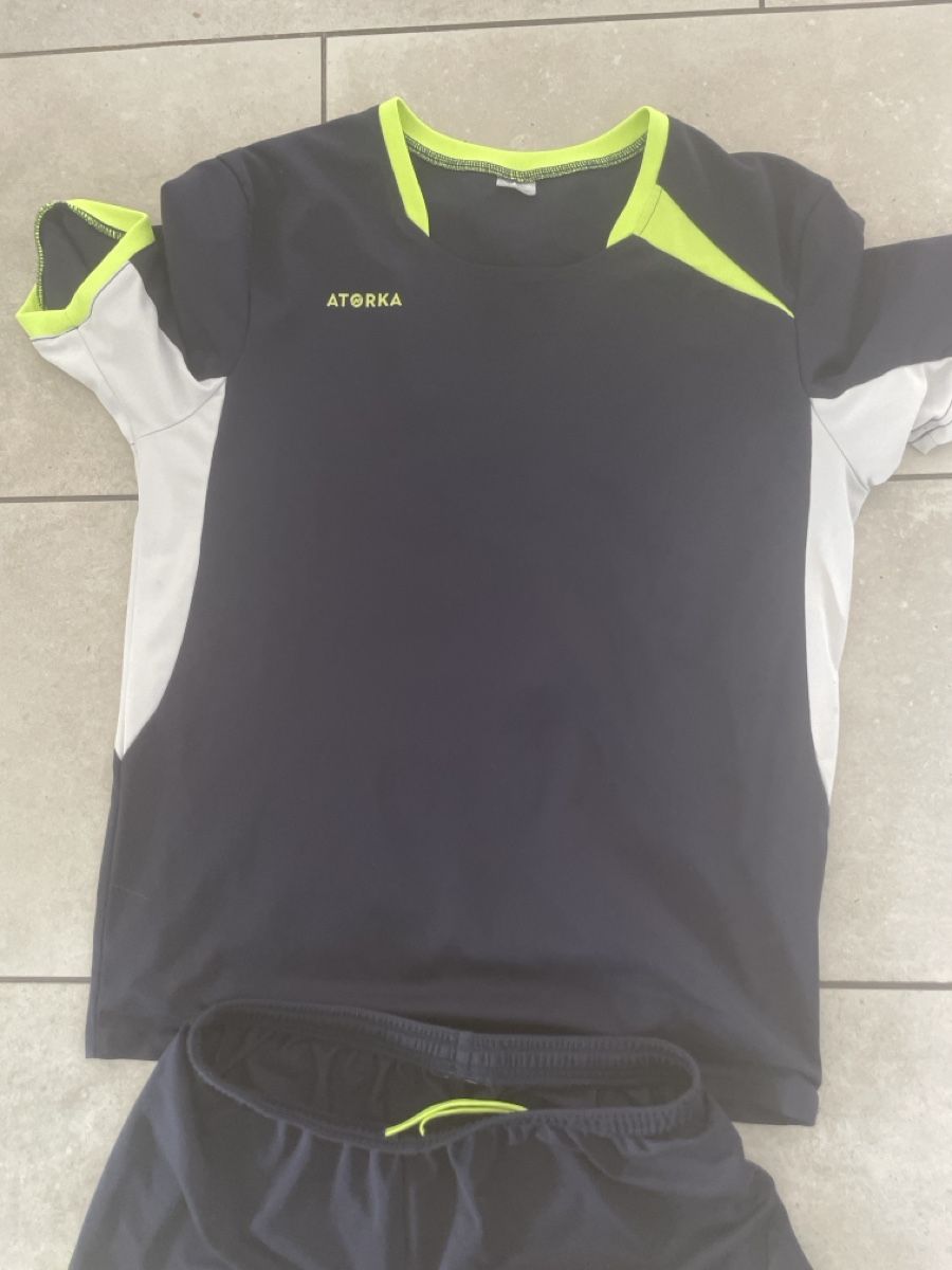 Scarpe, pantaloni & magliette da ginnastica: Fussball Trikot Gr.152 blau – Usato da Baar venduto da Vili7 1
