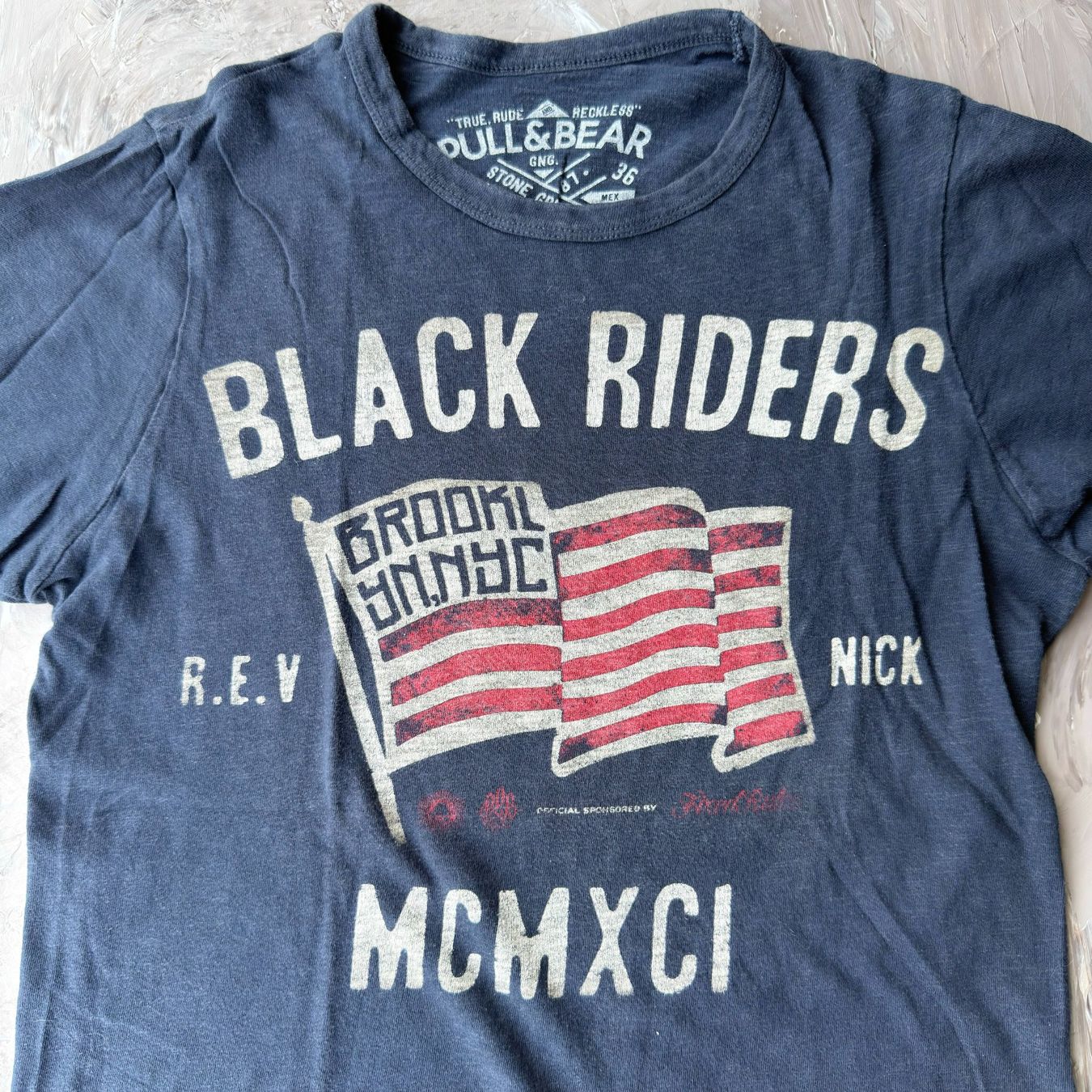 Pull&Bear T-shirt: T-Shirt Graphique "Black Riders" – Usato da Thônex venduto da Suisse.Shopping 4