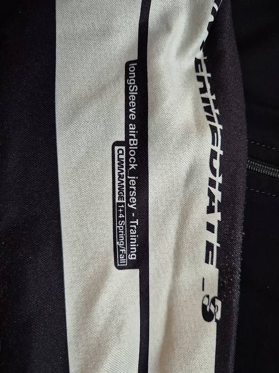 Giacche: ASSOS Spring/ Fall Jacket s/w Gr.38 – Usato da Buchrain venduto da chrigebrunner 2