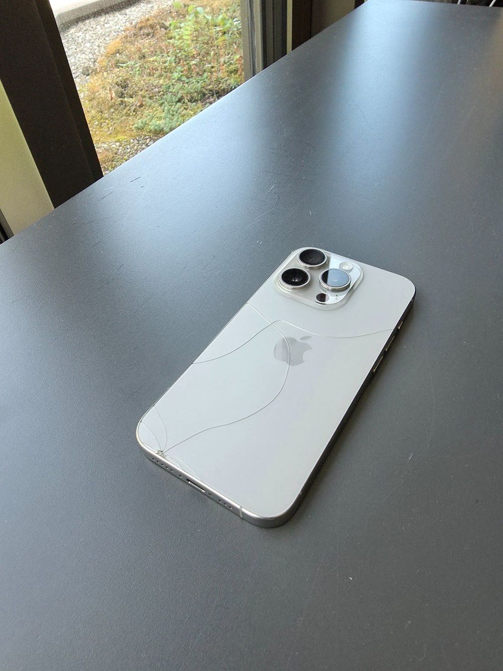 Apple Telefoni cellulari / Smartphones: iPhone 15 Pro 128GB Titan – Usato da Interlaken venduto da SamuelKulendran 3