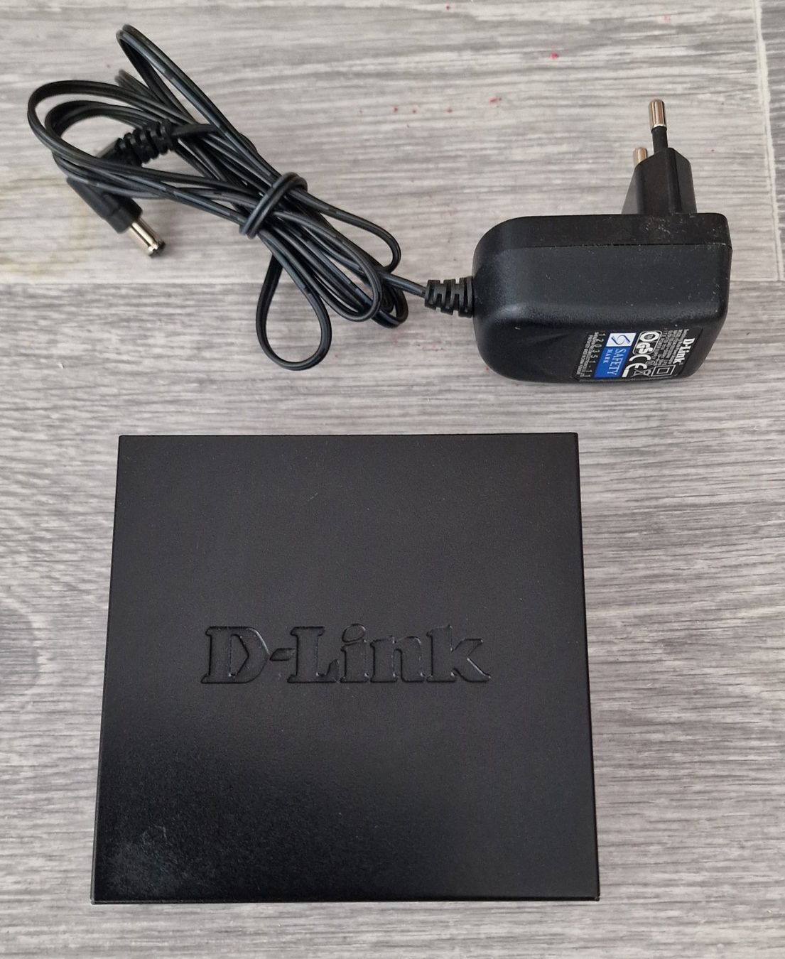 Dlink Hub & Switch: D-Link DGS-105 5-Port Gigabit Switch – Usato da Wetzikon ZH venduto da xellent79 1