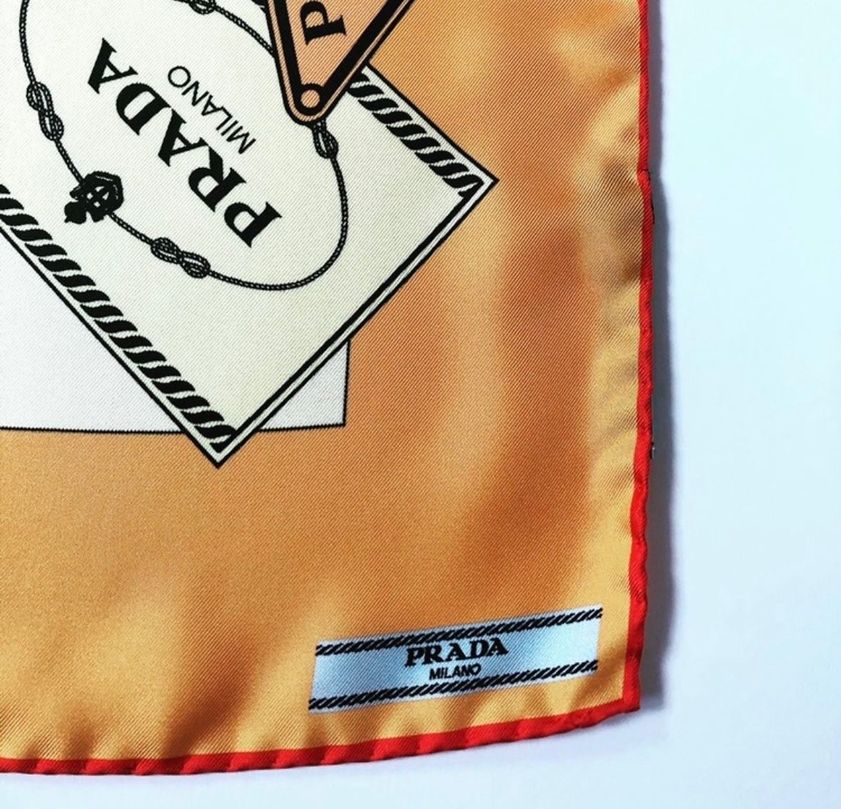Prada Foulard & Sciarpe: Prada foulard – Nuovo e nell'imballaggio originale da Pregassona venduto da Reluxuryspace 1