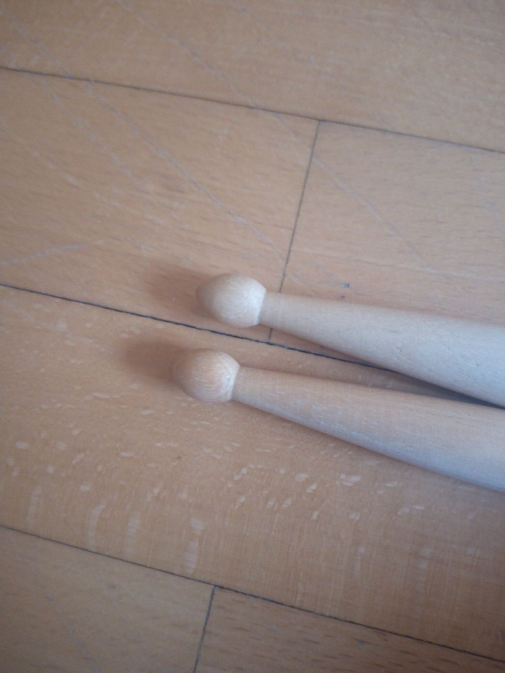 Instruments de musique: Bâtons de batterie Millenium 5A bois léger, lot de 2 pièces – D'occasion à Sugiez par fra_79b8 1