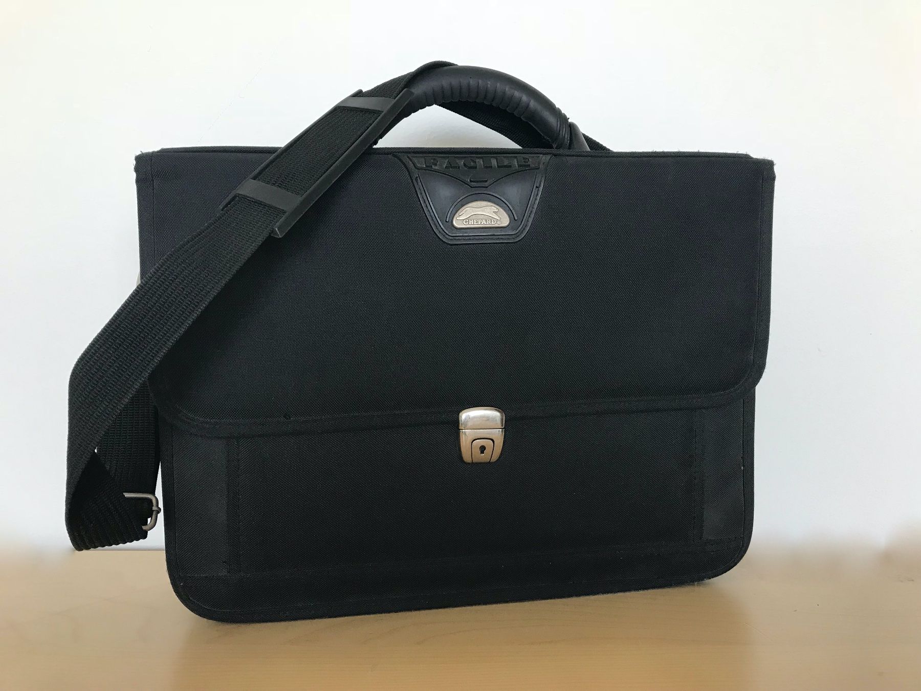 Borse: GHEPARD- CARTELLA BORSA- modello "FACILE"- colore nero – Usato da PARADISO venduto da pin_vlj8