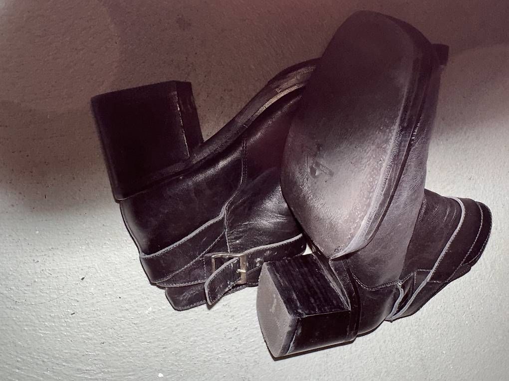 Scarpe da donna: Leder Stiefeletten Grösse 37, schwarz – Usato da Cham venduto da Kaylua 1