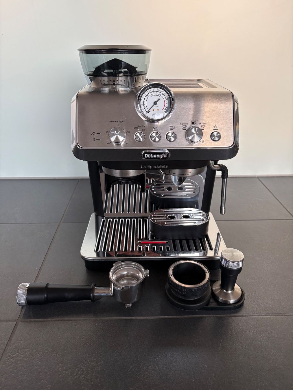 De'Longhi Kaffeemaschinen & Espressomaschinen: DeLonghi Espressomaschine La Specialista EC9155.MB – Gebraucht aus Thun von Blablu