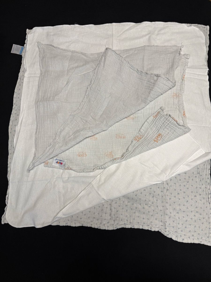 Lotti & Set di vestiti: Nuschis, Mullwindeln – Usato da Bettwiesen venduto da Maori6