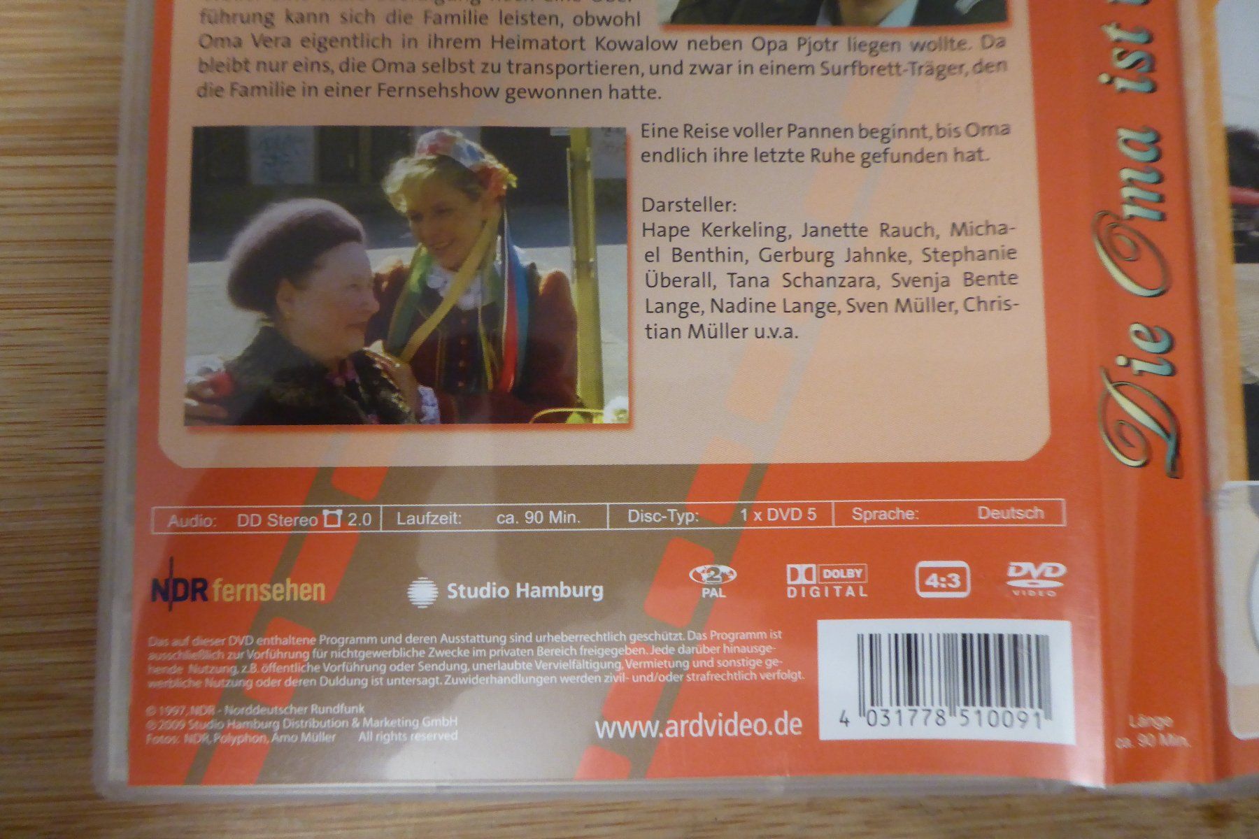 Tutti i DVDs: DVD Die Oma ist tot – Usato da Allschwil venduto da Summelsarium 2