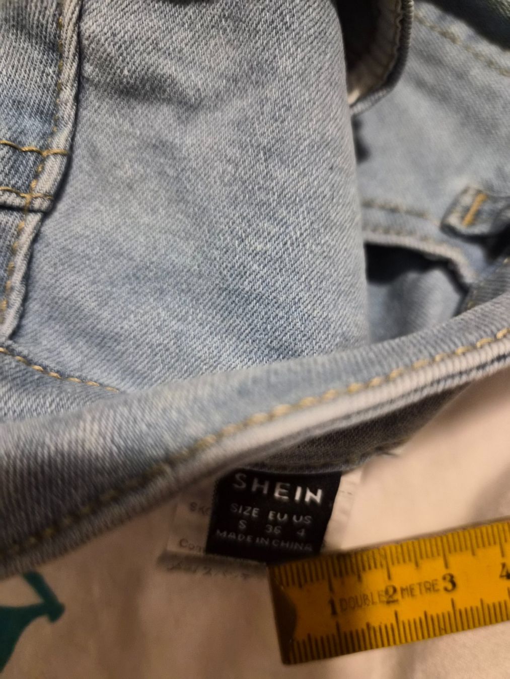 Shein Pantaloni: Jeans shorts gr xs – Nuovo (secondo la descrizione) da Dietikon venduto da Eleda 2