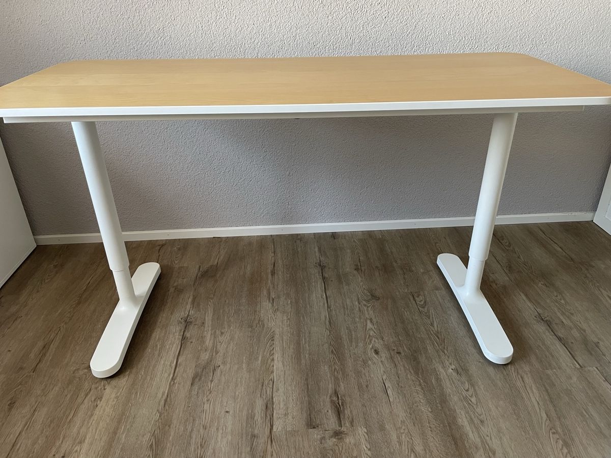 Ikea Scrivanie: Schreibtisch 140x60 Ikea – Usato da Jona venduto da mar8645 1