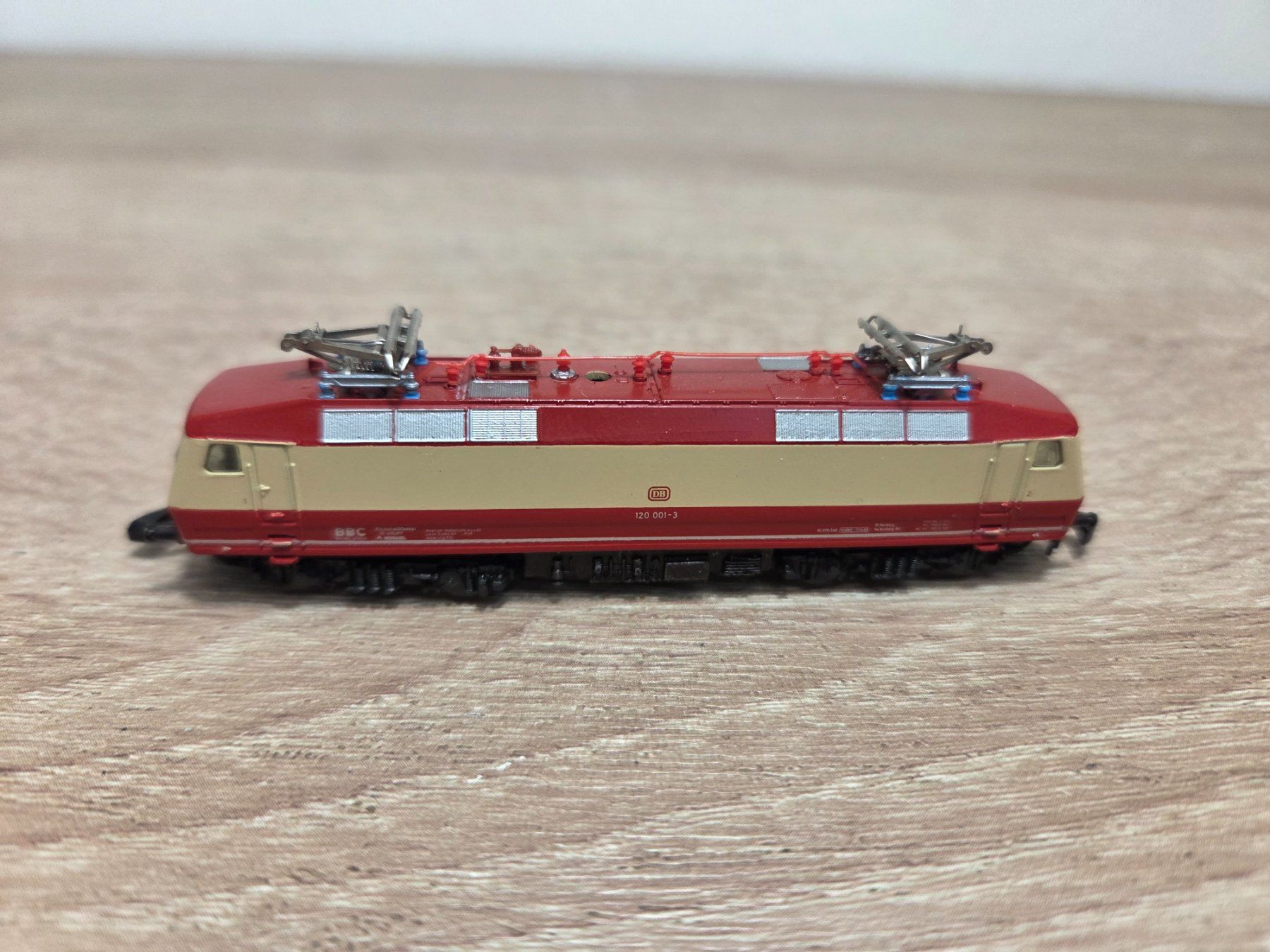 Märklin Modellini di ferrovie: Märklin Z E-Lok BR 120 DB – Usato da St-Aubin-Sauges venduto da Lo_Go