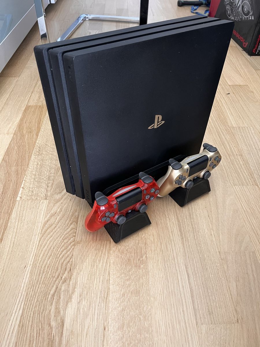 Sony Consoles: Playstation 4 Pro – D'occasion à Basel par jan_2p29 1