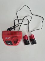 Milwaukee 12 V Ladegerät mit 2 Akkus